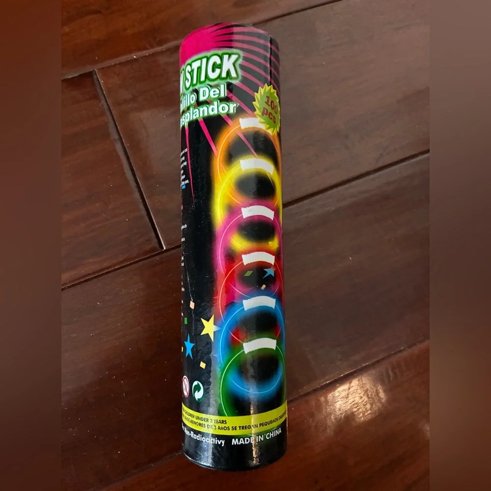 Glow Stick Party Lights 100 pcs.Multicolor. Perfect for parties and Halloween!